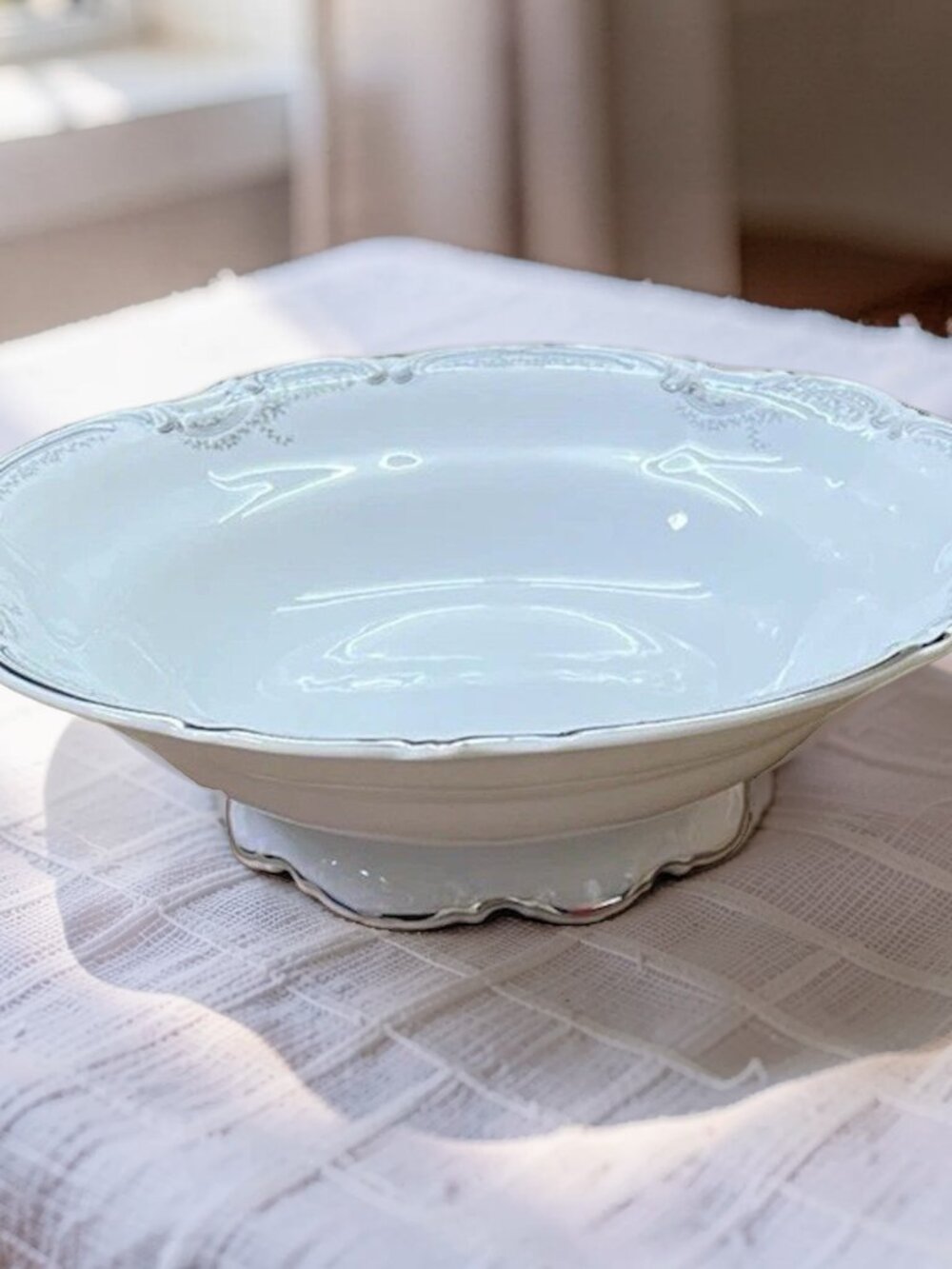Hutschenreuther 10.25” Footed Serving Bowl Sylvia Lorelei Heidelberg Platinum